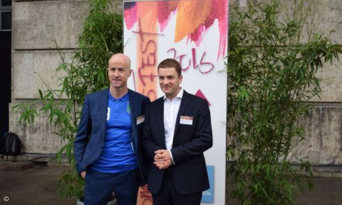 Und noch ein Meister des Grills, des gepflegten Espresso und Herr über die CeBIT-Messehallen Planet Reseller und TK in Halle 13: Der bekennende Nicht-Fußballfan Hubertus von Monschaw (Deutsche Messe)
(Foto: CRN)