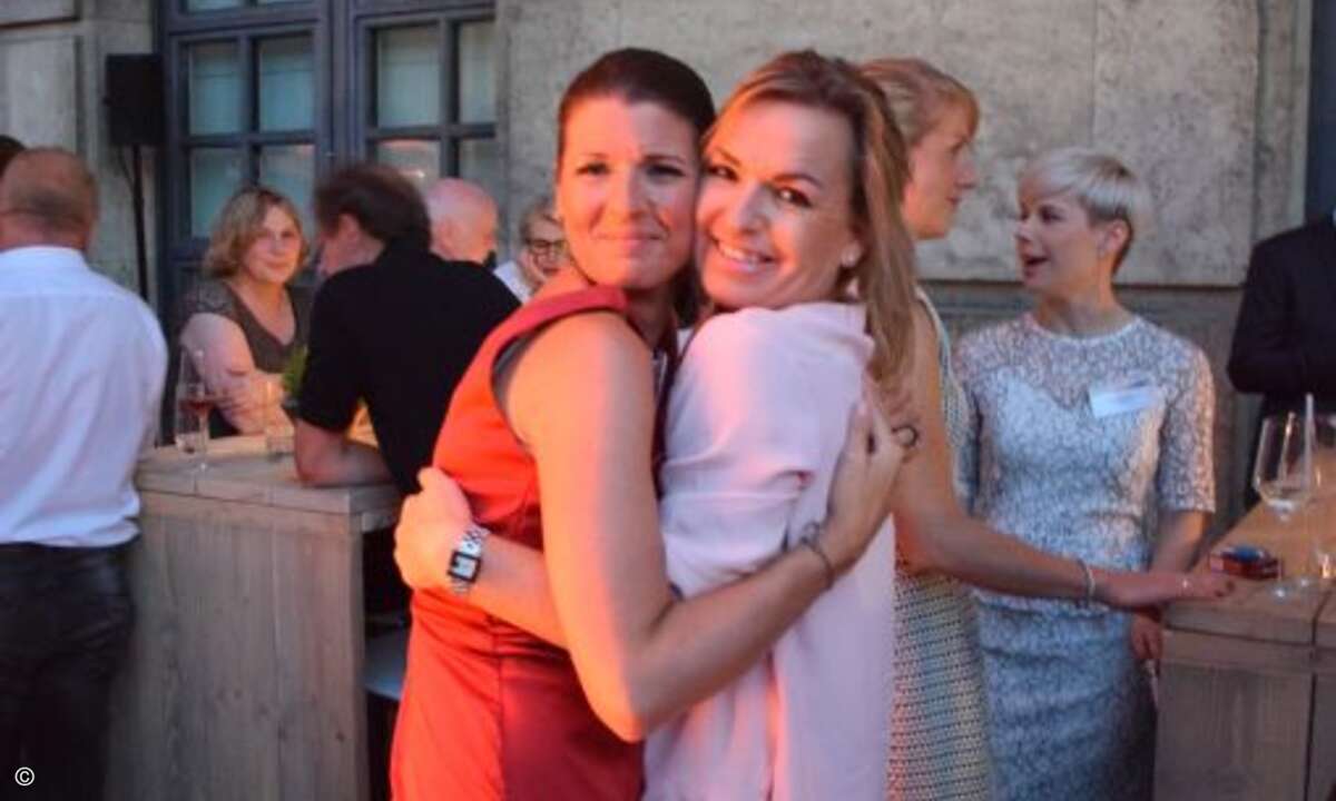 Und noch ein Dreamteam in bester Feierlaune: Beate Köhler-Fricke (Ingram Micro) und Carolin Schlüter (CRN)
(Foto: CRN)
