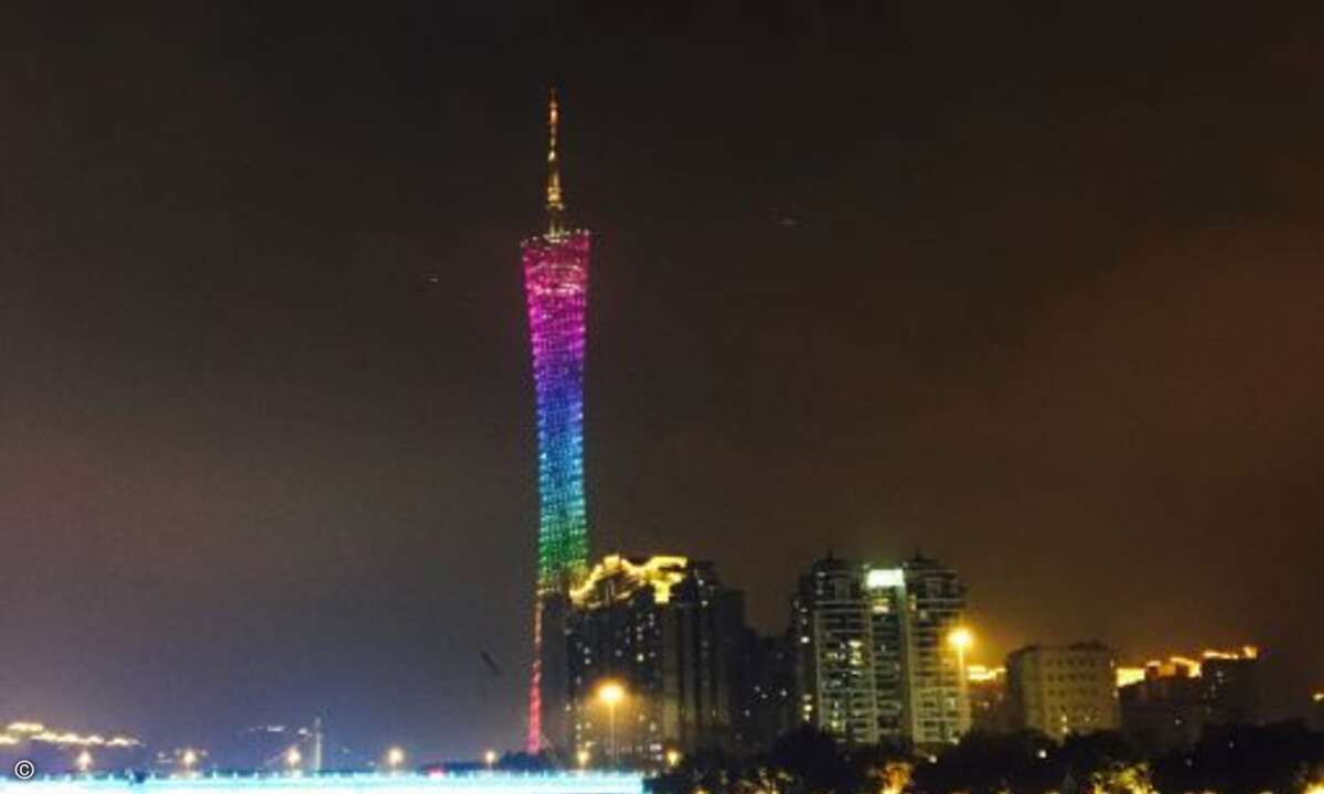 Abendliche Bootstour auf dem Perfluss mit dem 600 Meter hohen Canton Tower