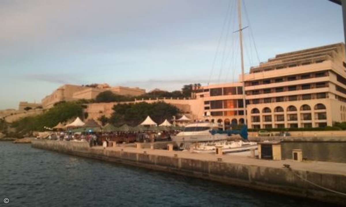Eine gute Gelegenheit, den Blick über die beeindruckende Kulisse der Hauptstadt Valletta schweifen zu lassen (Foto: CRN)
