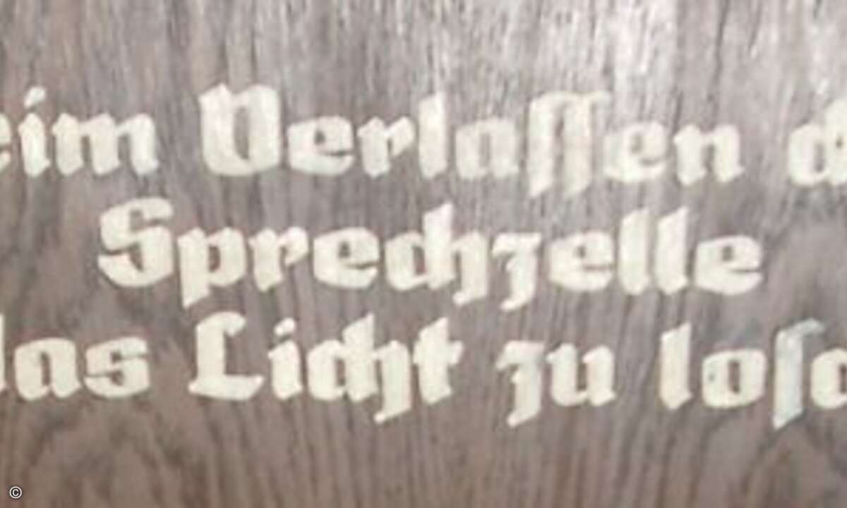 Neben der Wählscheibe war oft auch das Licht noch handgesteuert (Foto: Mai-Sachme / Wikimedia Commons)