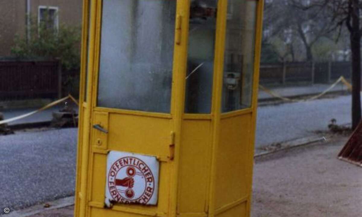 Auch in der DDR wurde Gelb zur neuen Farbe der Telefonzellen (Foto: Felix O / Wikimedia Commons)