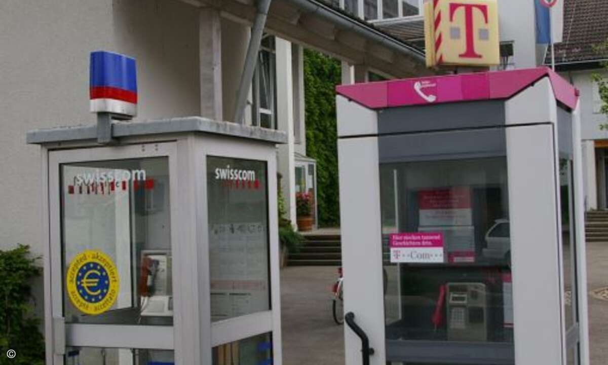 Nach dem Ende des Telekommunikationsmonopols stellten auch einige Konkurrenzanbieter eigene Zellen auf - in Büsingen am Hochrhein etwa die Swiss Telecom (Foto: Davidmoerike / Wikimedia Commons)