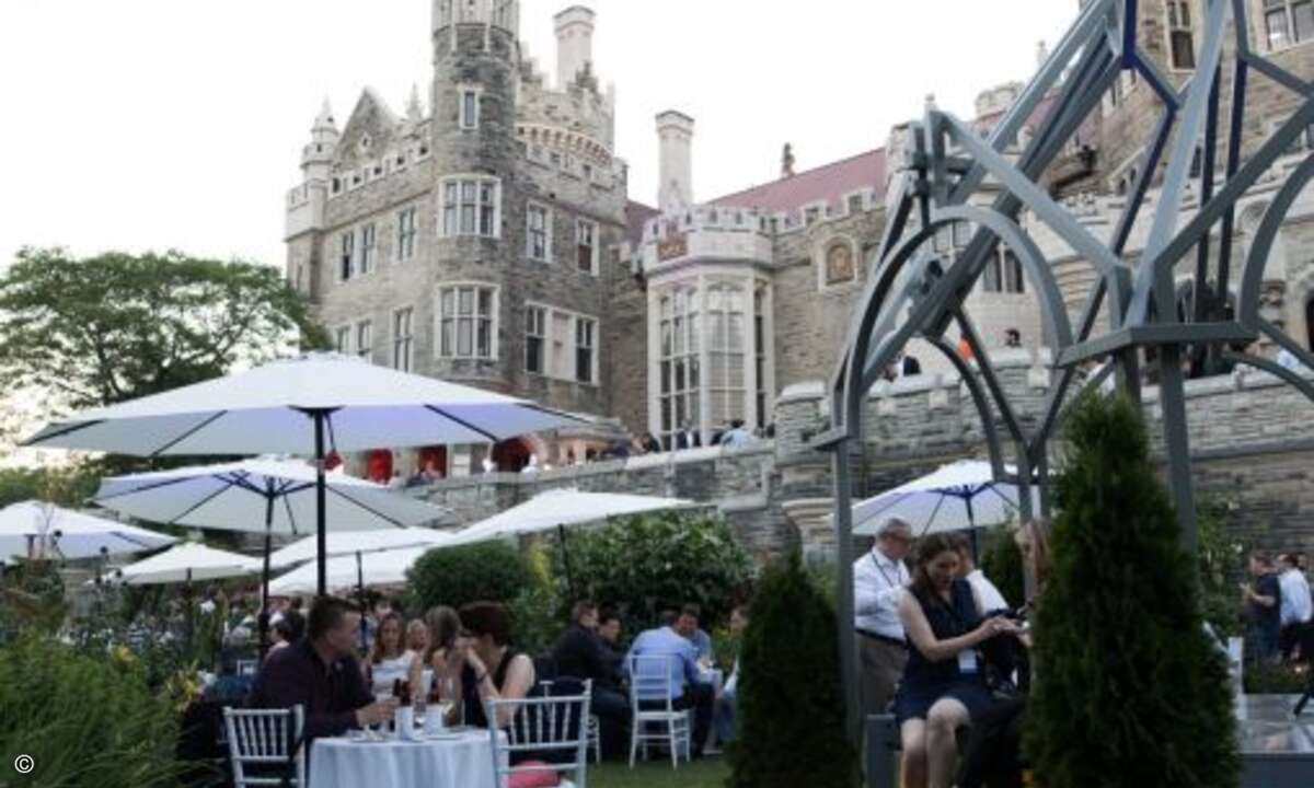 Noch angenehmer war der gemeinsame Austausch im herrschaftlichen Garten des Casa Loma (Bild: Microsoft)