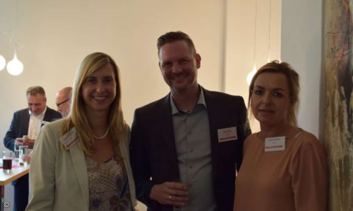 Mit Sicherheit ein gutes Team: Janina zur Mühlen und René Claus von Eset mit Carolin Schlüter (CRN, v.li.) (Foto: CRN)