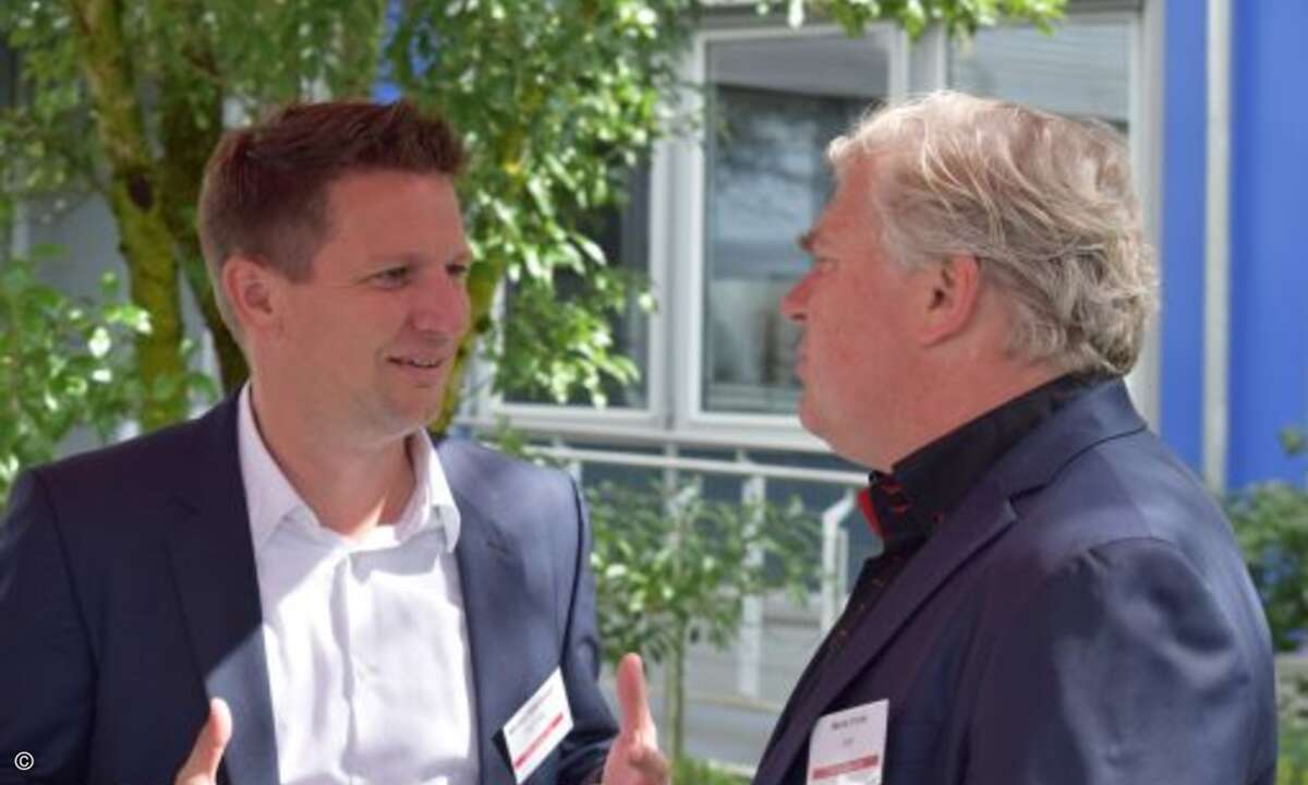 Michael Hitzelberger (Tech Data - Azlan) vertiefte die Diskussion mit CRN-Chefredakteur Martin Fryba anschließend noch im Biergarten (Foto: CRN)