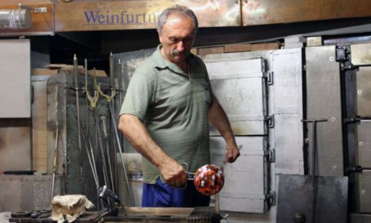 Im Weinfurter Glasdorf konnten die Teilnehmer zusehen….(Bild: sysob)