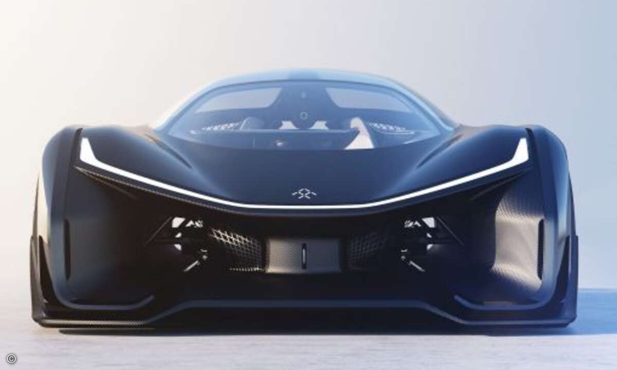 Sieht das Gefährt von Vorne noch ansatzweise ähnlich aus wie einige Supersportwagen-Kollegen... (Foto: Faraday Future)