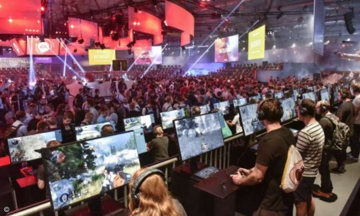Auch die großen Spieleentwickler, wie Electronic Arts, sind vertreten (Bild: Gamescom)