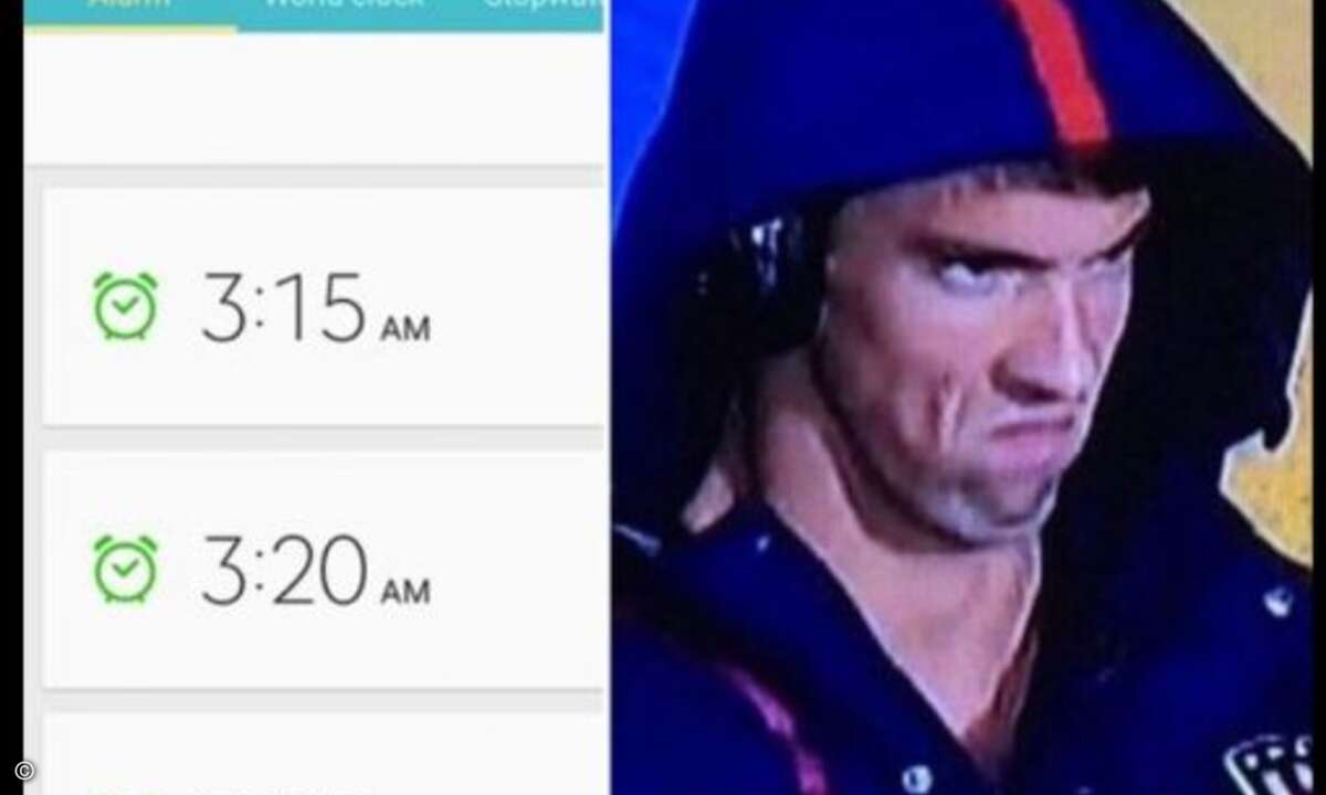 Das #PhelpsFace erinnerte manchen an das abendliche Stellen des Weckers (Foto: Twitter)