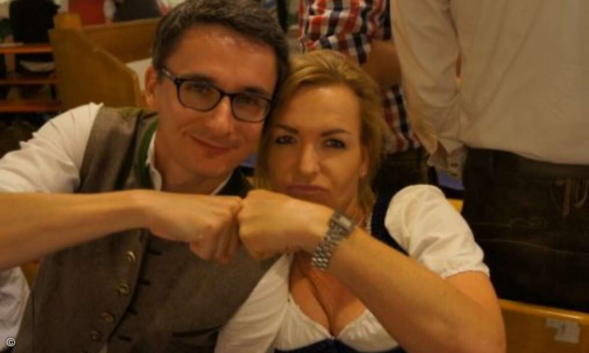 Thomas Kalusa (Kyocera) und Carolin Schlüter (CRN) stoßen auch ohne Mass an (Bild CRN)