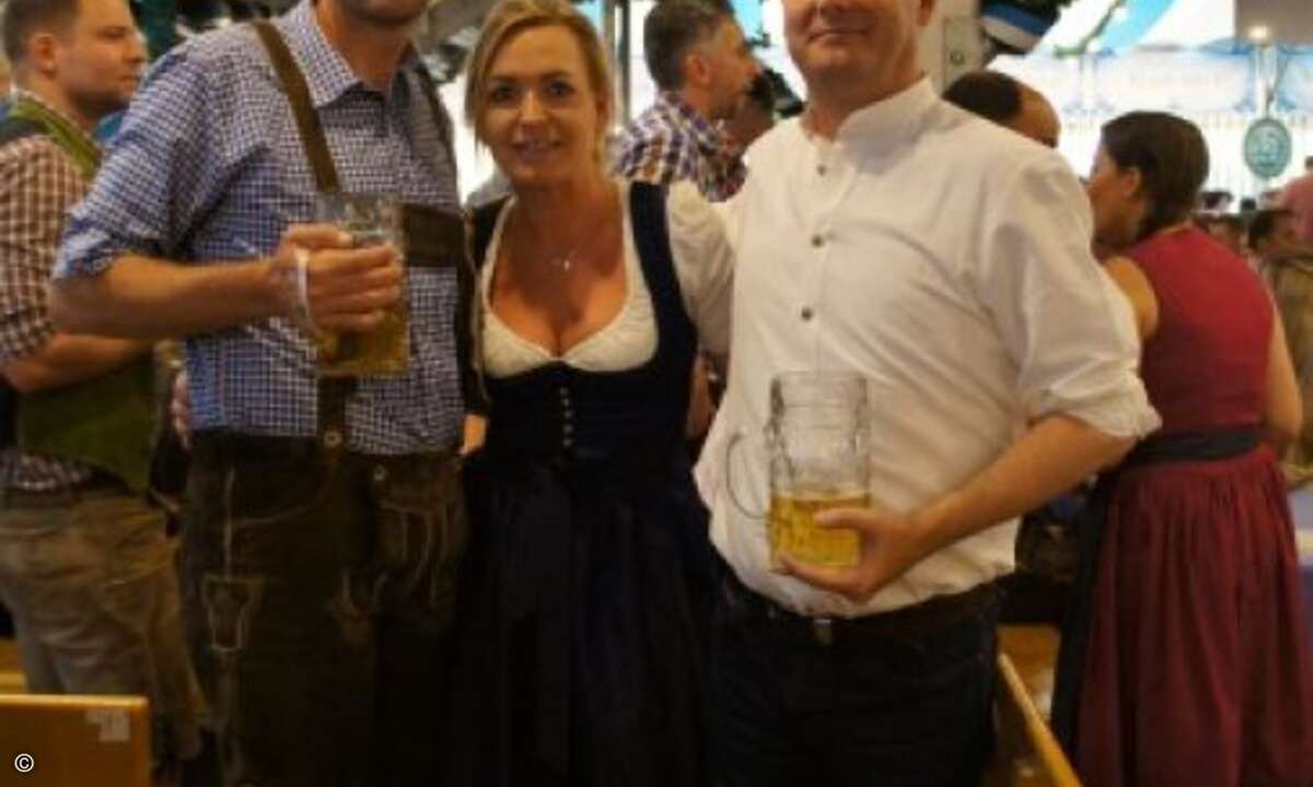 Christoph Spahn (Also) und Carolin Schlüter (CRN) mit Reiner Schwitzki, Sprecher Also Deutschland-Geschäftsführung (Bild CRN)