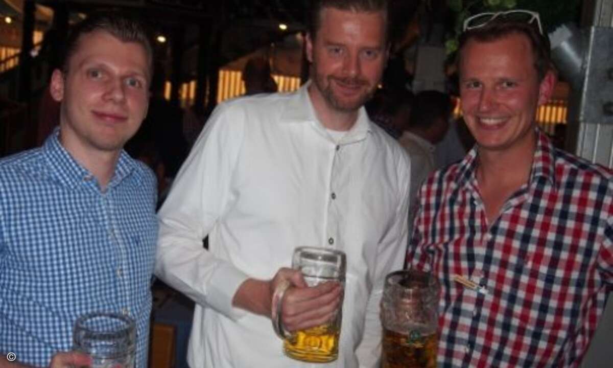 Funkschau-Chefredakteur Stefan Adelmann mit Tim Netzband (Also) und Eric Weis (Funkschau) (Bild CRN)