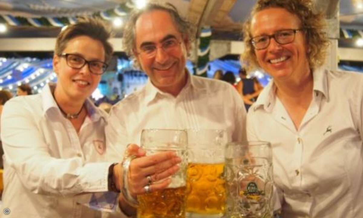 Ex-CRN-Chefredakteur Andreas Raum (jetzt Freyraum Marketing) mit den Also-Geschäftsführerinnen Sylke Rohbrecht (links) und Simone Blome (Bild CRN)