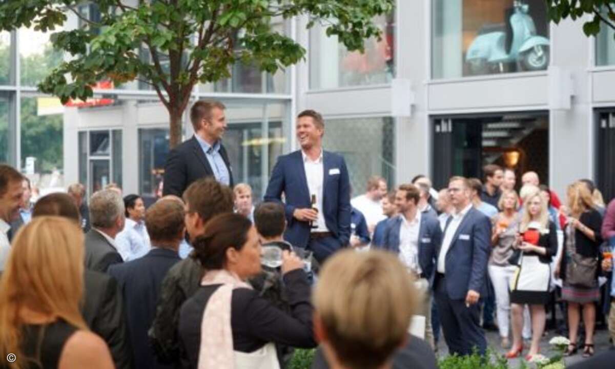 Maik Höhne (li.) und Dennis Vogel von NetApp begrüßen die Gäste (Foto: NetApp)