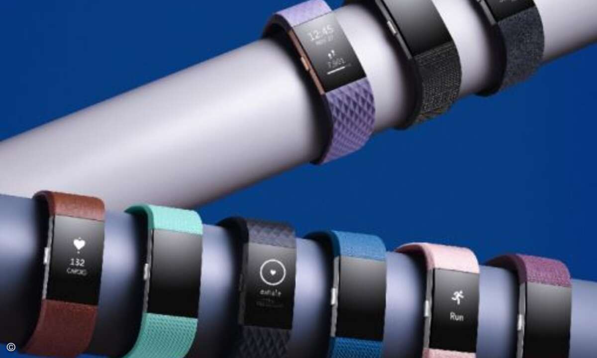 ... gegen andersfarbige Kunststoff- oder Leder- und Edelstahlarmbänder austauschen (Foto: Fitbit)