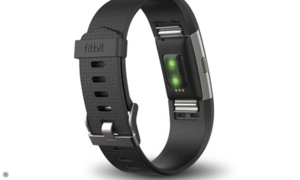 Die zwei LEDs auf der Rückseite des Trackers messen den Puls (Foto: Fitbit)