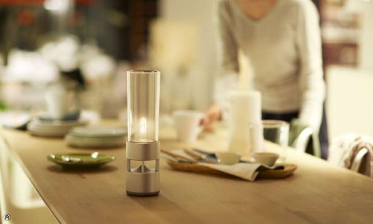 Sonys Glass Sound Speaker verteilt kristallklaren Sound gepaart mit warmem LED Licht in jeder Ecke des Raums (Bild: Sony)