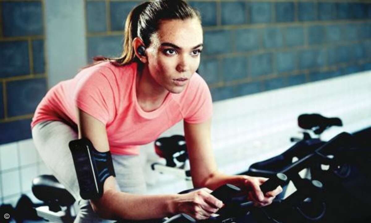 Sportlicher Kopfhörer komplett ohne Kabel gibts von Jabra (Bild: Jabra)