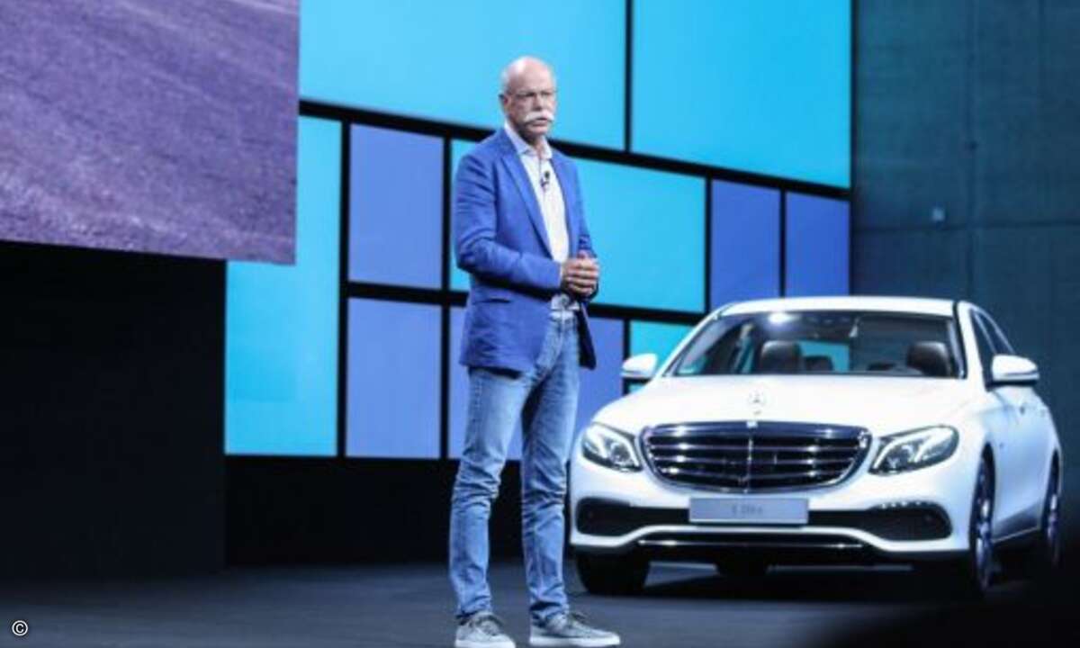 Dieter Zetsche (Daimler Ag, Mercedes Benz Cars) bei seiner Keynote »The ultimate mobile device: The car as a Quality Time Machine« (Bild:IFA)