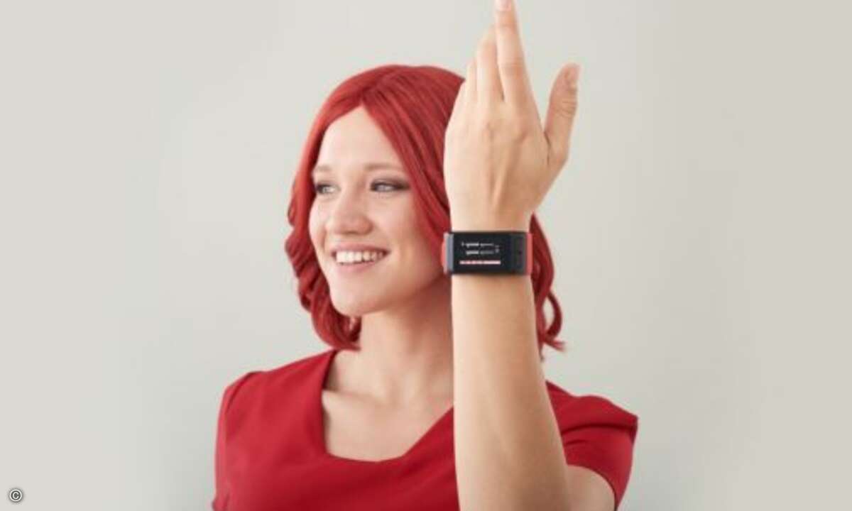 ... fällt es Miss IFA leicht ihr Fitnessprogramm durchzuhalten und die »vivoactive HR« von Garmin zufriedenzustellen.... (Bild: Messe Berlin)