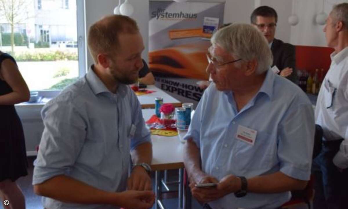 Jens Schüler tauschte sich mit CRN-Redakteur Peter Tischer (rechts) aus (Foto: CRN)