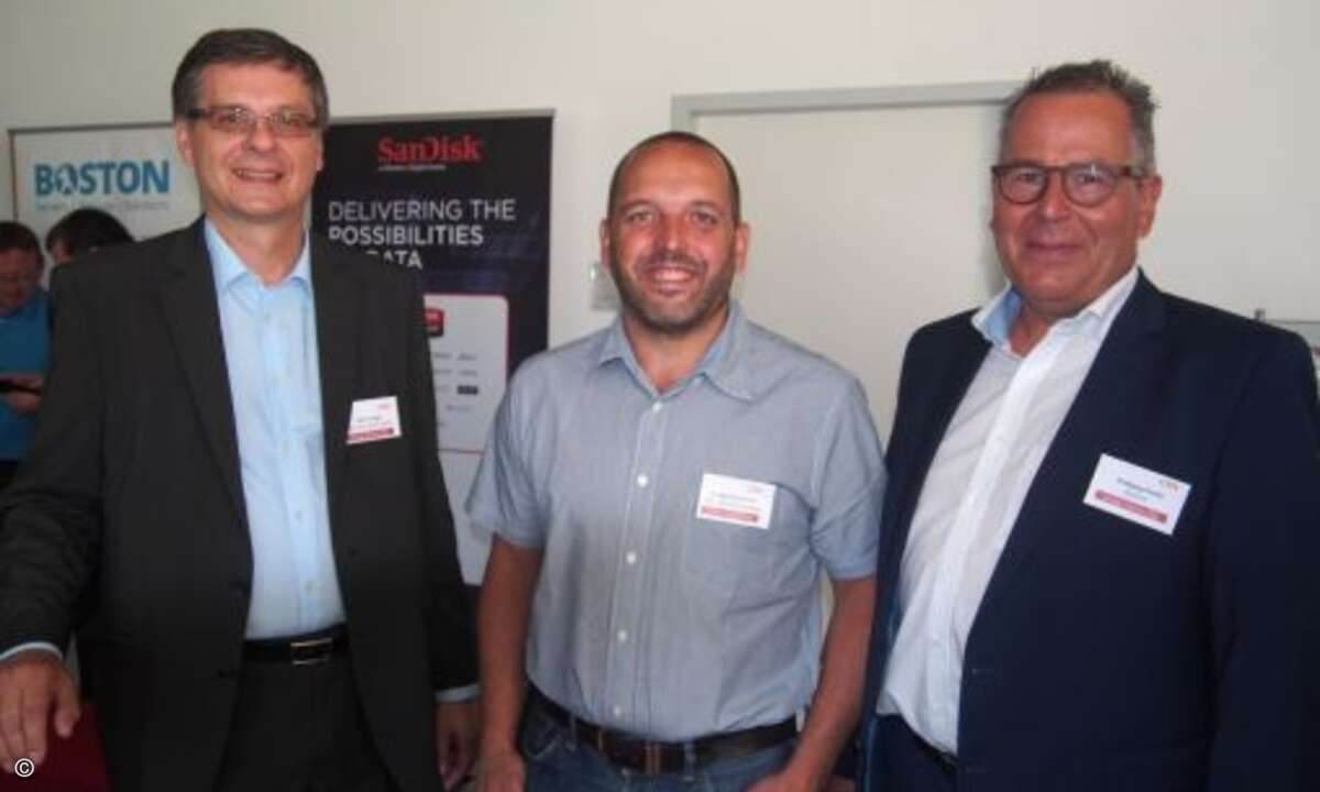 Hans Fengel (IBM) tauschte sich nach den Vorträgen mit Michael Sesselmeier (Also) und Wolfgang Pauels (San Disk) aus (Foto: CRN)