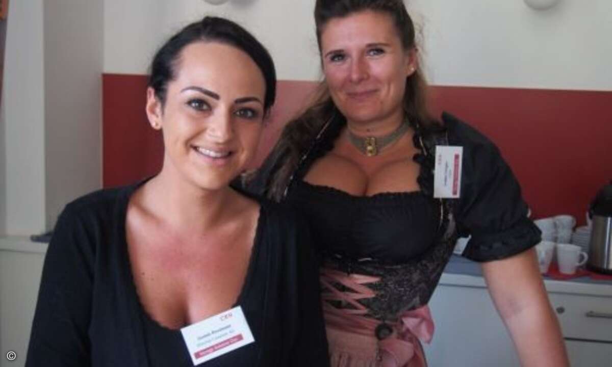 Jasmin Ressmann (bluechip) und Nadine Steigeler (CRN) bereiten sich auf das Wiesn Warm up vor (Foto: CRN)