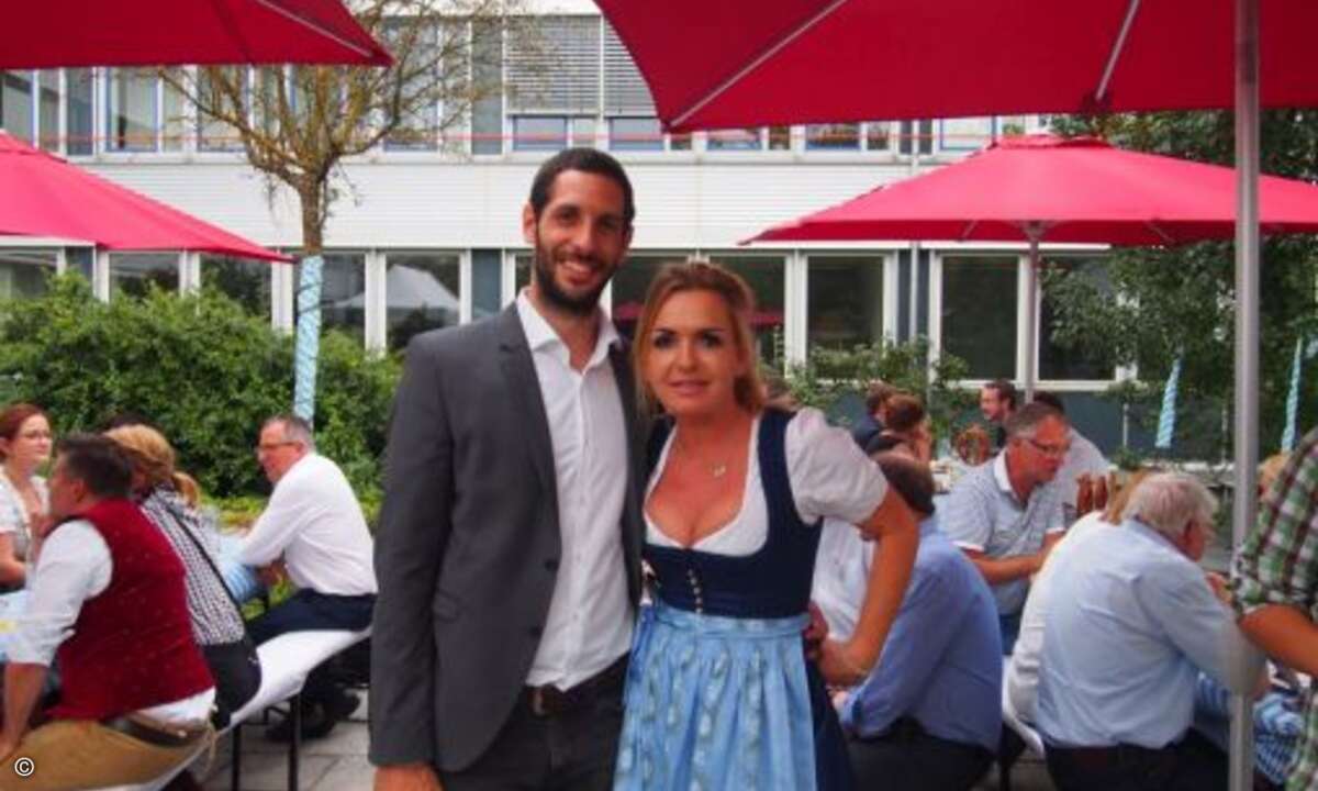 Carolin Schlüter (CRN) gemeinsam mit Dariush Ansari (Network Box)(links)(Foto: CRN)