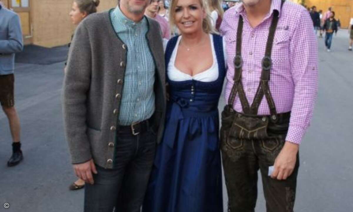 Gute Freunde kann niemand trennen: Carolin Schlüter von CRN mit Maik Wetzel (li.) und Ralf Tegethoff (re.) von Eset (Foto: CRN)