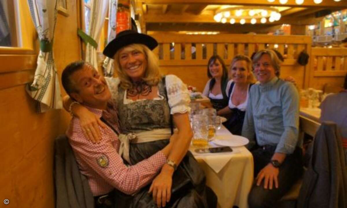 … sowie Ralf Tegethoff, Claudia Ketzer (beide Eset), Carolin Westphal (Fleishman Hillard), Carolin Schlüter (CRN) und Maik Wetzel (Eset) haben sichtlich Spaß (v.li.) (Foto: CRN)