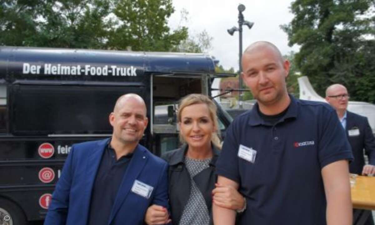 Carolin Schlüter (CRN) entführte Axel Hirsch und Marcel Kluge von Kyocera zum Imbiss (Bild: CRN)
