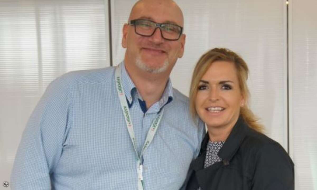 Axel Witt (Kaspersky) und Carolin Schlüter (CRN) (Bild: CRN)