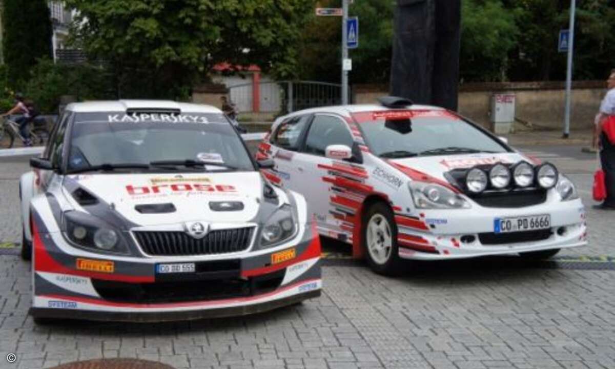 ...oder Rallye-Wagen bestaunen (Bild: CRN)