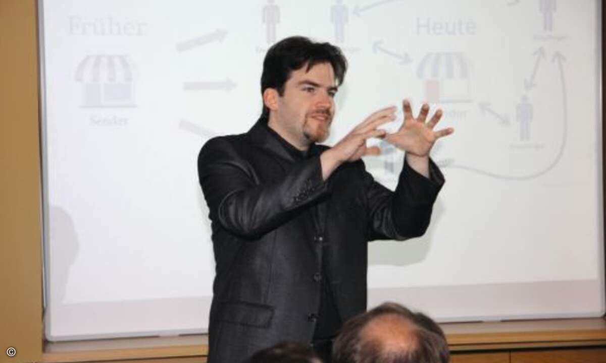 Heute schon geschubst (worden)? – Wie Nudges unser Verhalten lenken und kluge Entscheidungen anstoßen. Prof. Dr. Matthias Spörrle, Professor für Wirtschafts¬psychologie