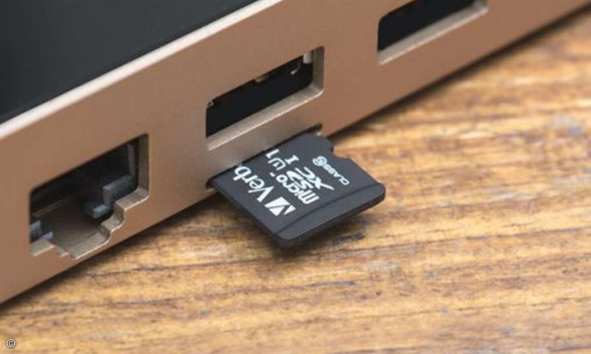 Der Speicher von 64 GByte kann per MicroSD-Karte erweitert werden (Foto: Ockel Computers)