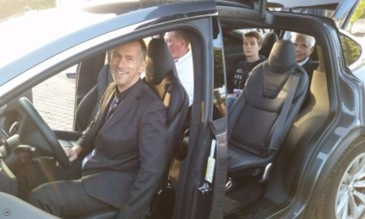 Meik Blase von Wortmann kutschierte Messegäste im Tesla durch Hüllhorst und Umgebung (Bild: CRN)