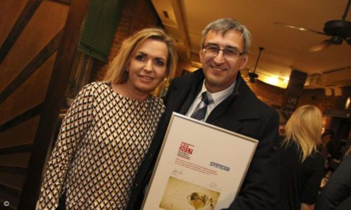 Schön wars: Carolin Schlüter (CRN) posiert mit Volker Mitlacher von Systeam für die Kamera (Foto: CRN)