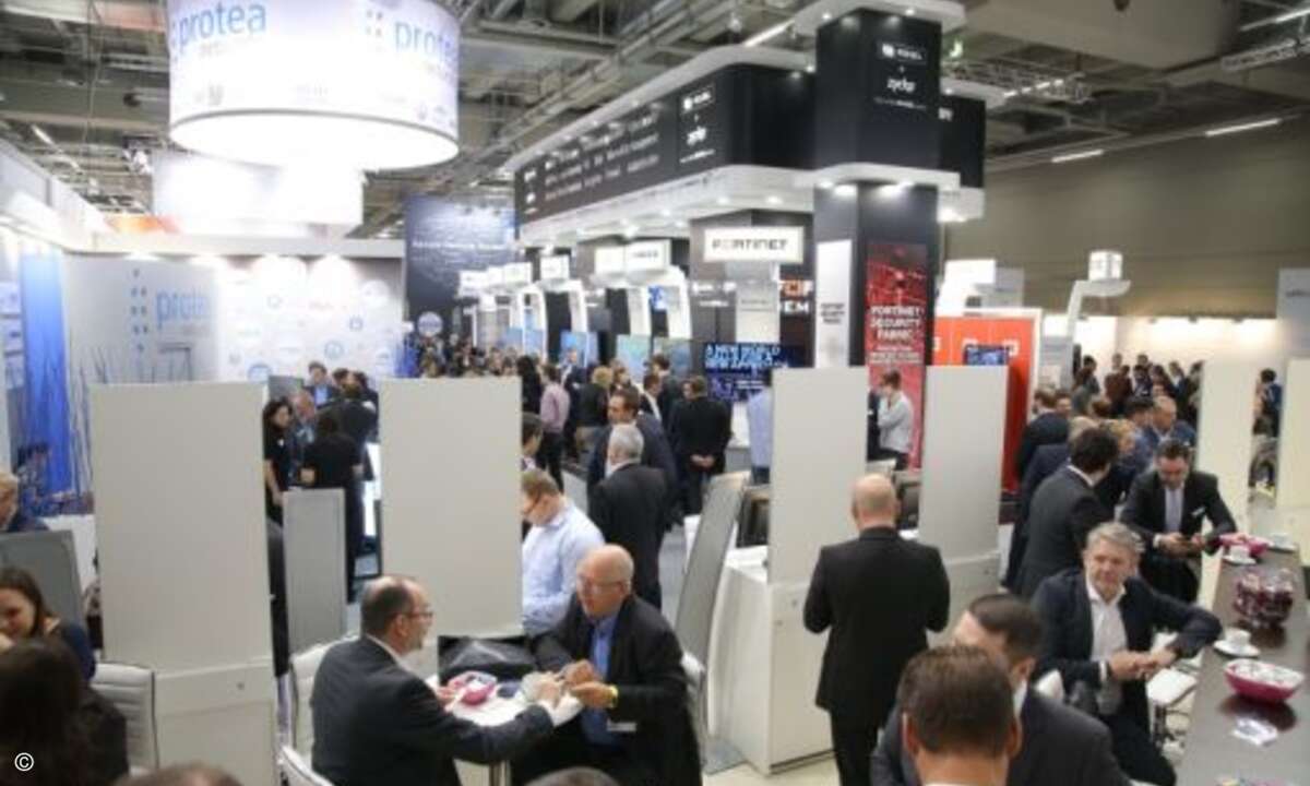 Die Halle war gut gefüllt, sowohl Aussteller als auch Besucher lobten die guten Gespräche – im nächsten Jahr gibt es dann in zwei neuen Hallen mehr Platz (Foto: Frank Boxler – Nürnberg Messe)