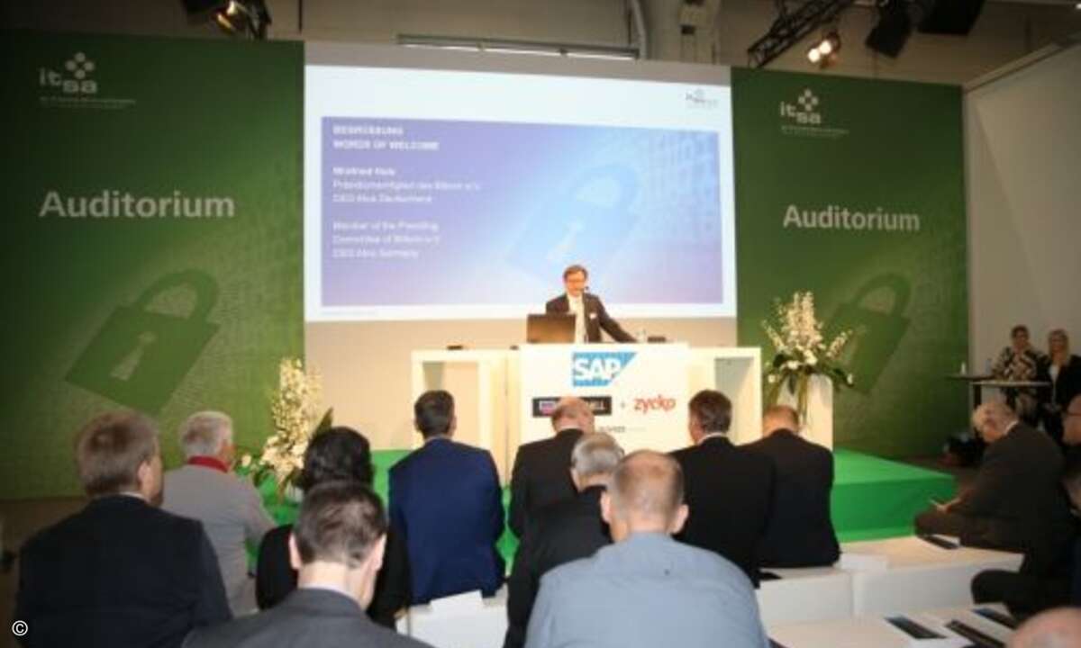 Zur Eröffnung der it-sa sprach unter anderem Winfried Holz, Präsident des Bitkom und CEO von Atos Deutschland (Foto: Frank Boxler – Nürnberg Messe)
