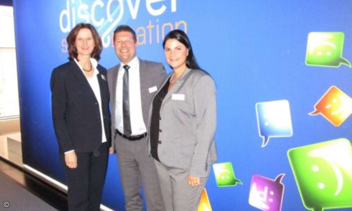 Bei Sophos freuen sich Katja Meyer, Helmut Nohr und Daniela Stolz über die ausgezeichnet verlaufende it-sa (Foto: CRN)
