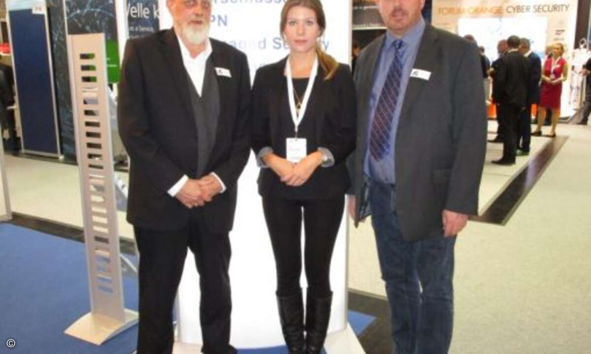 Sandra Huber (CRN) mit den beiden Jürgens von Jakobsoftware: Jürgen Jakob (li) und Jürgen Pubanz (re.) (Foto: CRN)