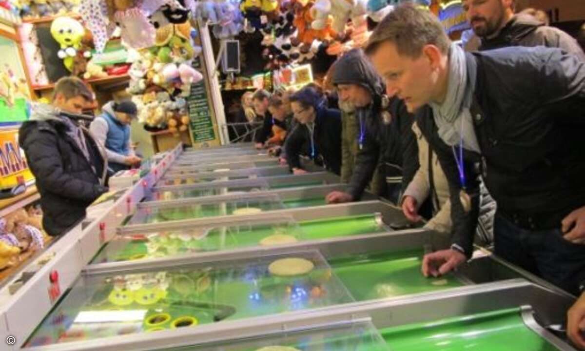 Erik Weis (Funkschau) geriet ins Pferderennenwett-Fieber (Bild: CRN)