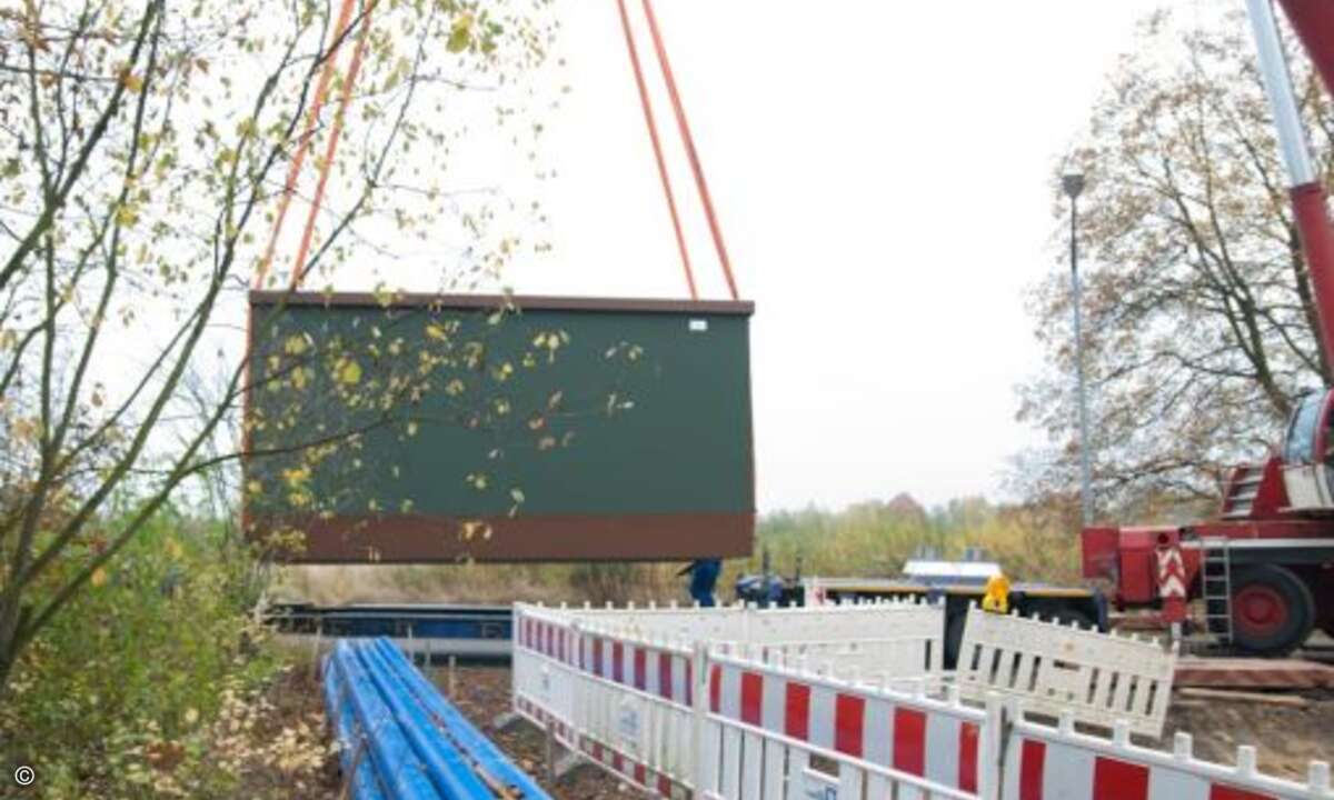 Knapp zwei Meter über dem Boden schwebt der PoP Richtung Aufstellplatz.(Foto: KomMITT Ratingen GmbH)
