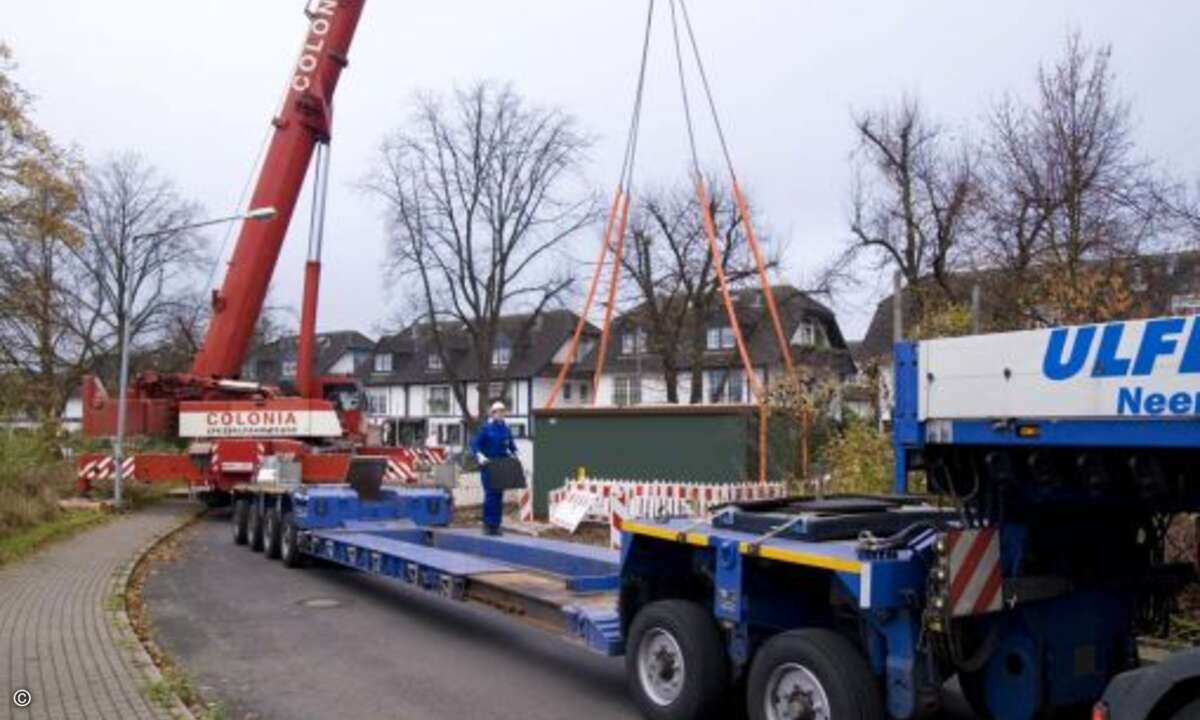 Der leere Tieflader kann schon gegen neun Uhr die Baustelle wieder verlassen. (Foto: KomMITT Ratingen GmbH)
