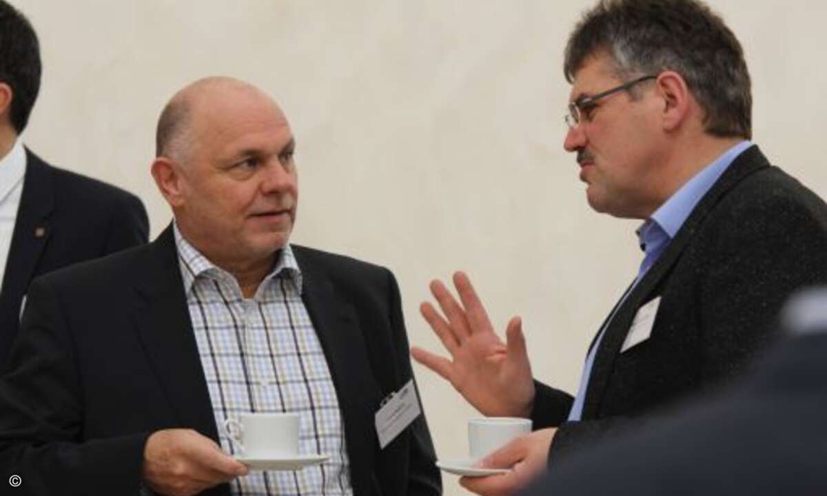 ...oder den frisch gewonnenen Titel mit einem frisch gebrühten Kaffee zu feiern, wie Frank Kalisch von der Samsung Electronics GmbH (li.) (Foto: CRN)