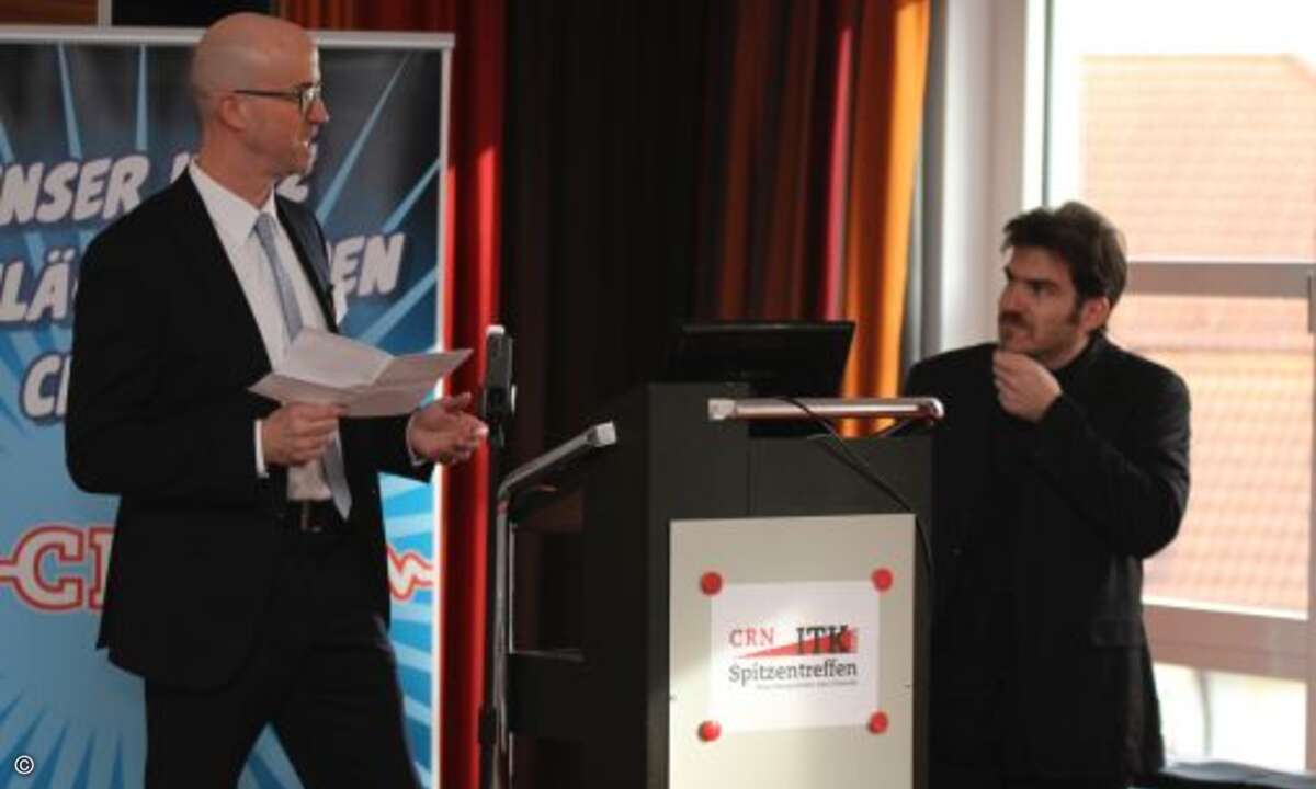 Ein weiteres dynamisches Duo gehört ebenfalls fest zum Programm auf jedem Spitzentreffen: Doch dieses Mal durfte Prof. Dr. Matthias Spörrle erstmals auch ohne seinen kongenialen Vortrags-Partner Matthäus Hose (Verlagsleiter WEKA FACHMEDIEN) auf die B