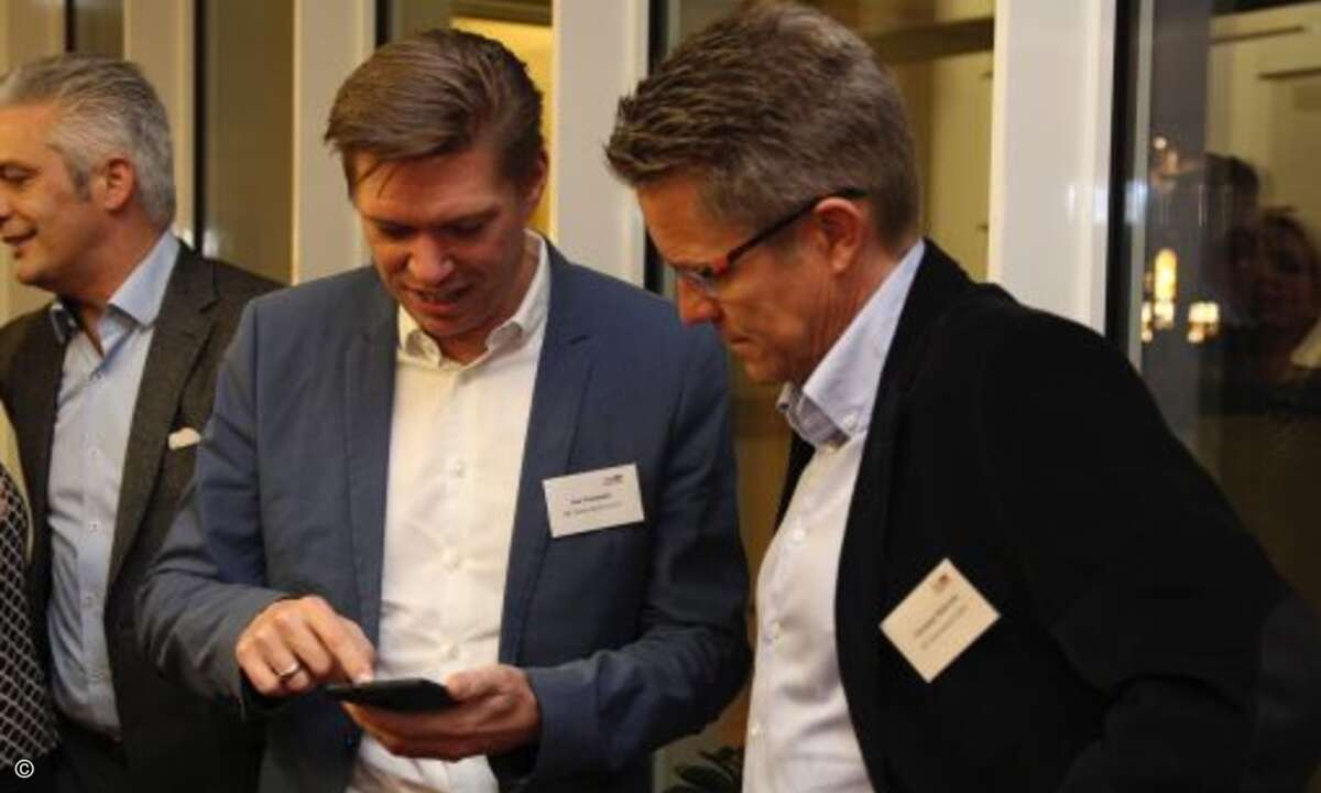 Geheimen Insider-Quellen zufolge hatten die beiden HP-Manager Jan Neumann und Christian Mehrtens den hoch geheimen Prototypen eines Windows 10-Phones auf Intel-Basis dabei (Foto: CRN)