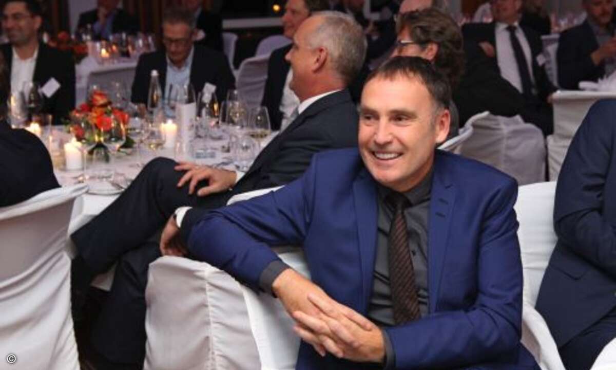 Daran hat natürlich auch die Verlagsspitze unseres Spitzenverlags, Kurt Skupin (Vorsitzender der Geschäftsführung der WEKA Mediengruppe München), keinen Zweifel und genoß das gelungene ITK-Spitzentreffen (Foto: CRN)