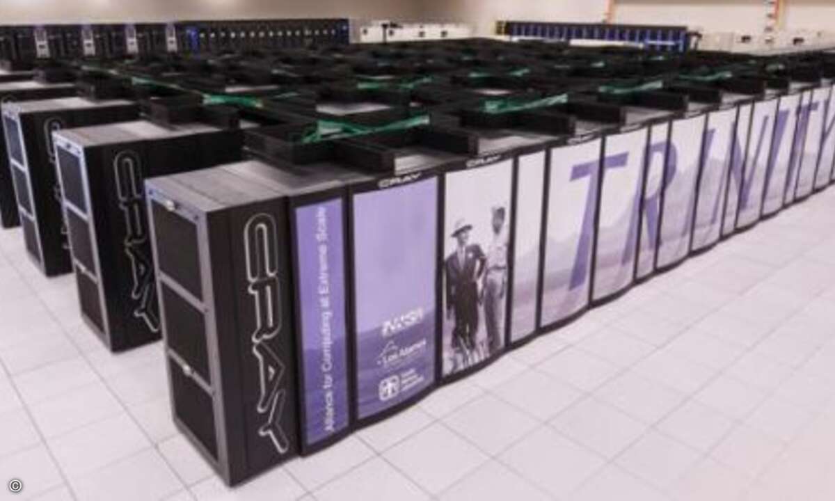 Platz 10: Trinity
TFLOPs (Linpack): 8.100
Prozessoren: Intel Xeon E5-2698v3 16C 2.3GHz, Aries interconnect
Kerne: 301.056
Hersteller: Cray (XC40)
(Foto: Los Alamos National Laboratory)